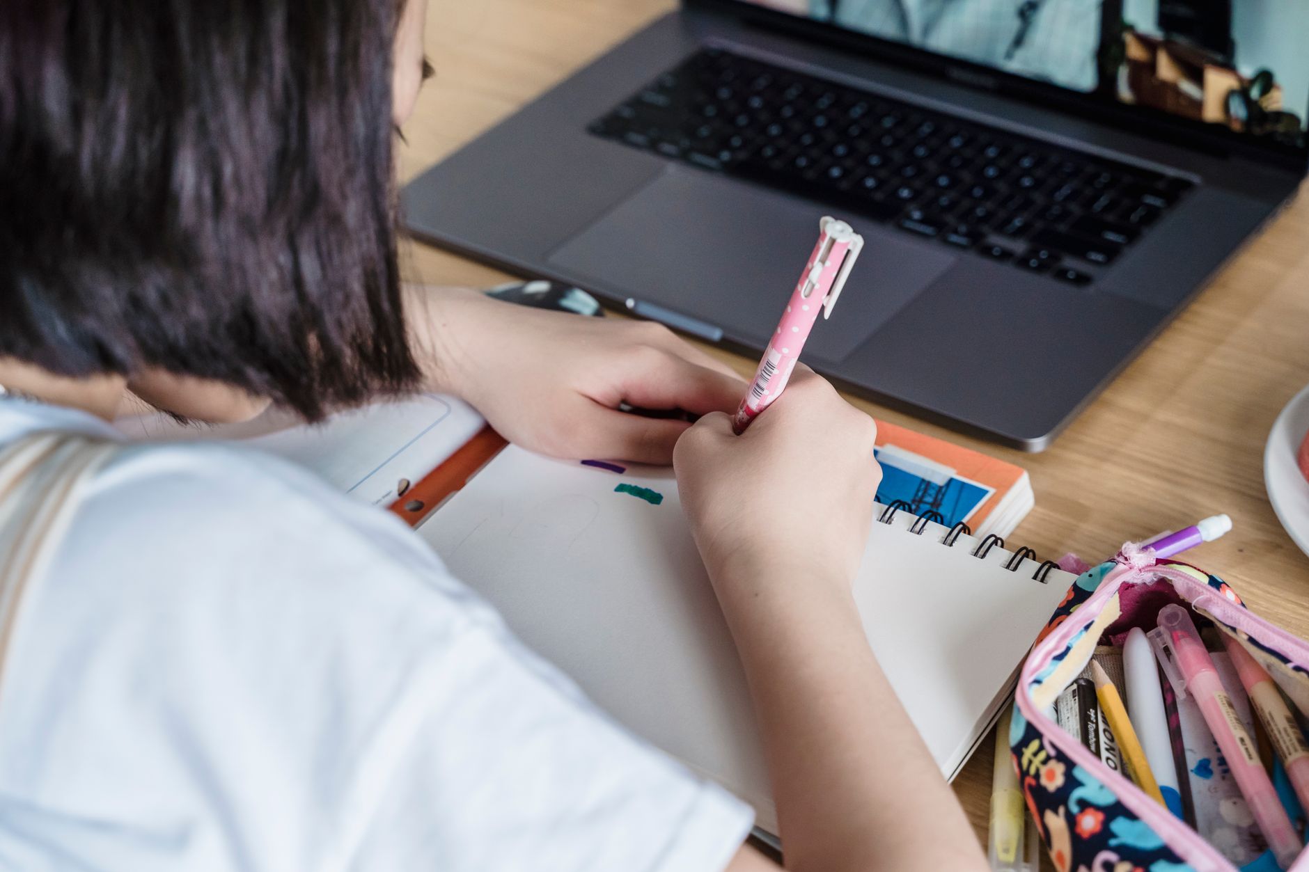 Edukacja w zakresie technologii informacyjnych: przewodnik po ścieżkach nauki online - zdjecie w tresci