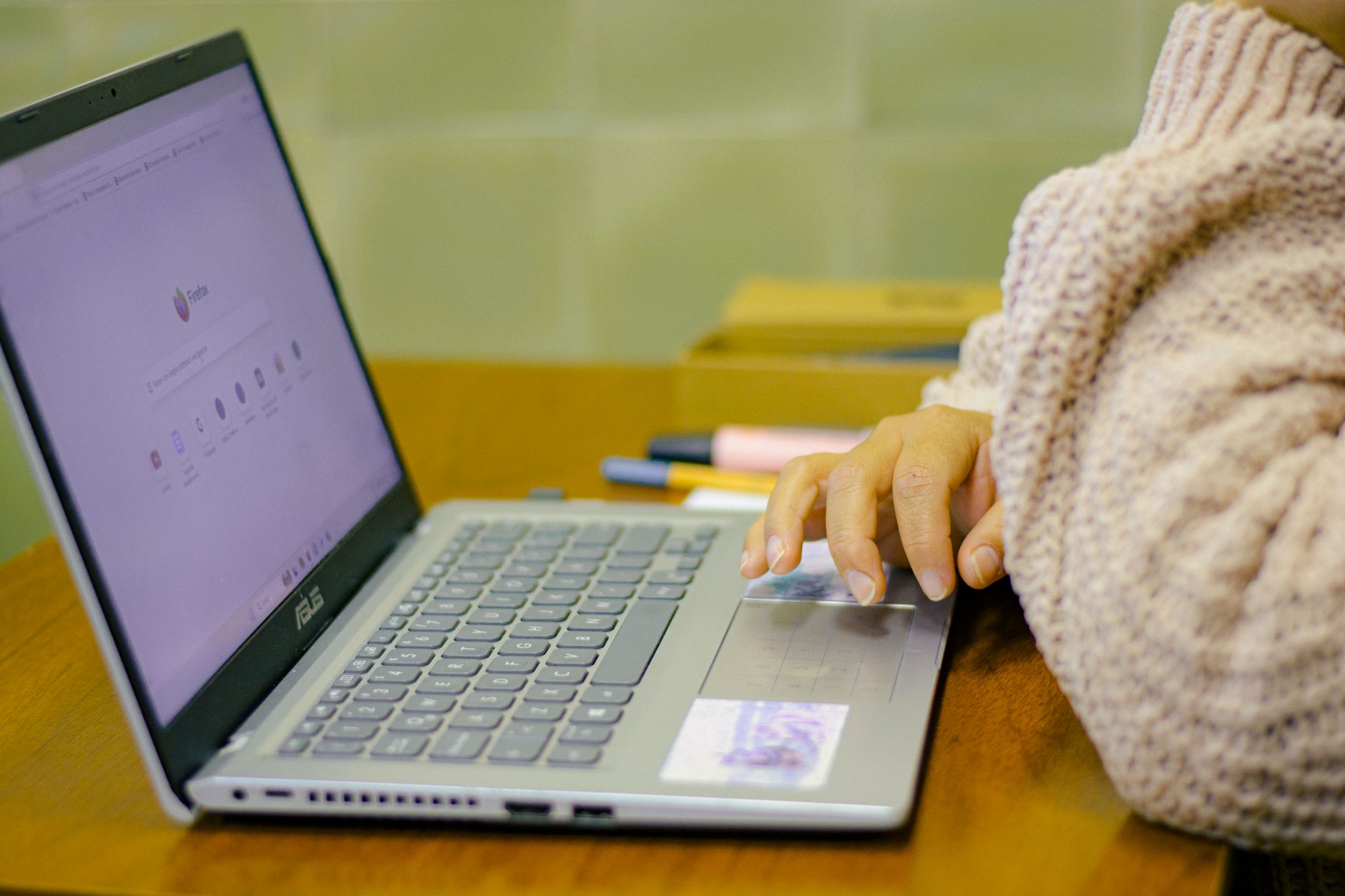 Jak promować kurs online bez budżetu: kompletny plan na pierwsze sprzedaże - zdjecie w tresci