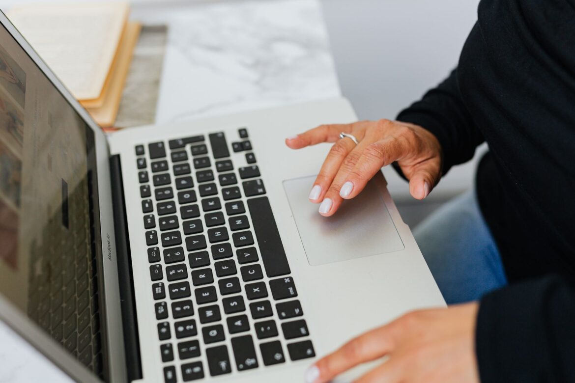 Jak rozpoznać wartościowy kurs online: kryteria, które oddzielają naukę od marketingu - ilustracja artykulu